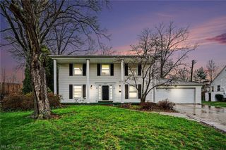 1011 Chatham Place, Rocky River, OH 44116