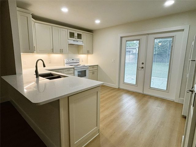 220 W NORTH STREET, Tampa, FL 33604
