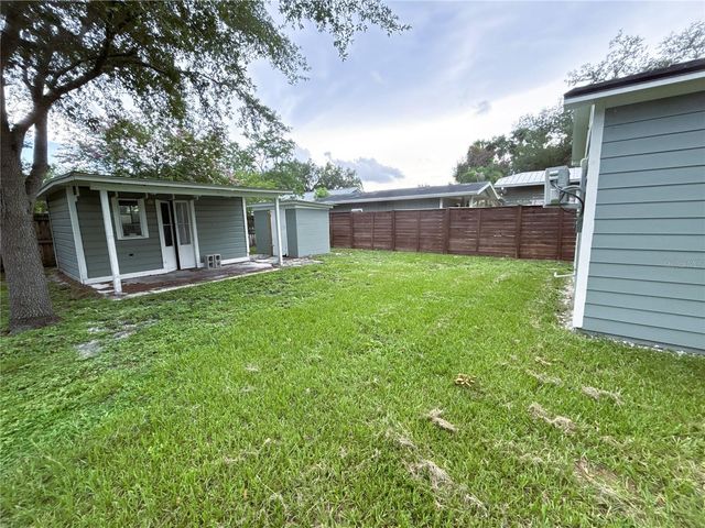 220 W NORTH STREET, Tampa, FL 33604