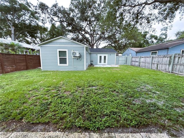 220 W NORTH STREET, Tampa, FL 33604