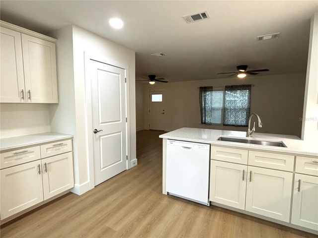 220 W NORTH STREET, Tampa, FL 33604