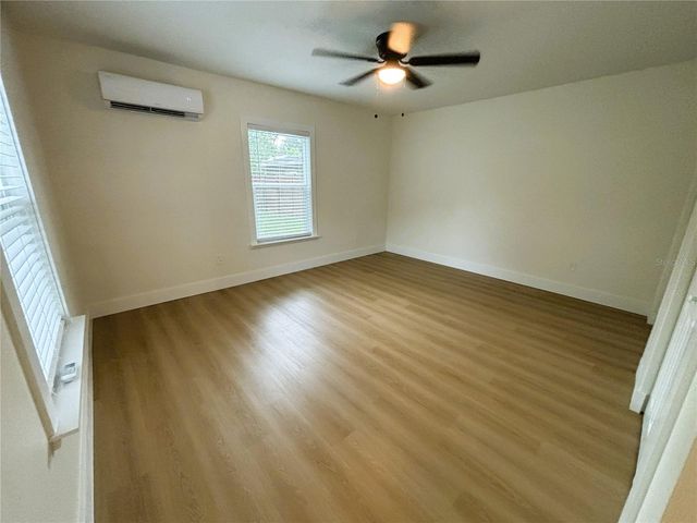 220 W NORTH STREET, Tampa, FL 33604