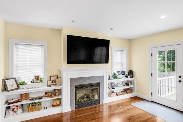 123-125 Water St 123, Newburyport, MA 01950