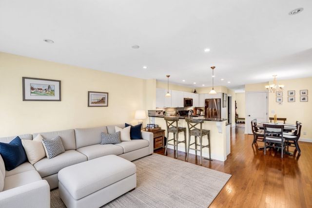 123-125 Water St 123, Newburyport, MA 01950