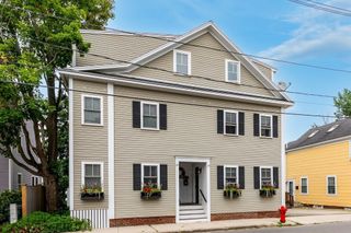 123-125 Water St 123, Newburyport, MA 01950