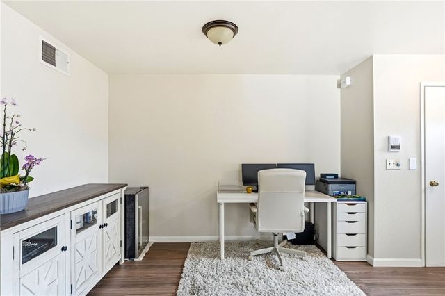 7255 Balboa 20, Lake Balboa, CA 91406