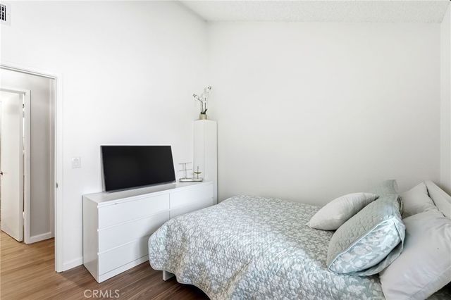 7255 Balboa 20, Lake Balboa, CA 91406