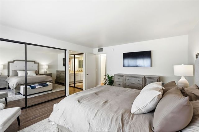 7255 Balboa 20, Lake Balboa, CA 91406