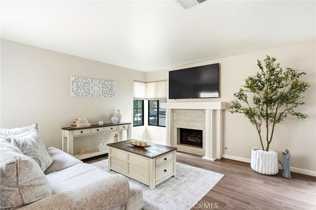 7255 Balboa 20, Lake Balboa, CA 91406
