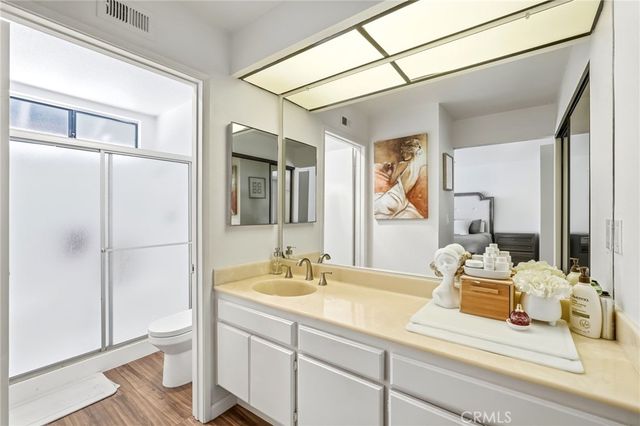 7255 Balboa 20, Lake Balboa, CA 91406