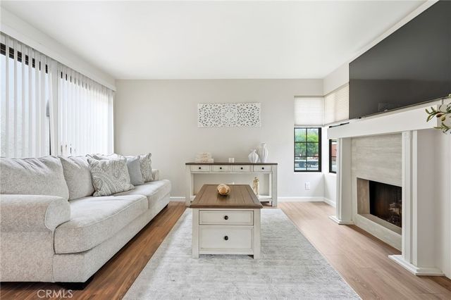 7255 Balboa 20, Lake Balboa, CA 91406