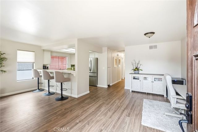 7255 Balboa 20, Lake Balboa, CA 91406