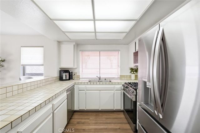7255 Balboa 20, Lake Balboa, CA 91406