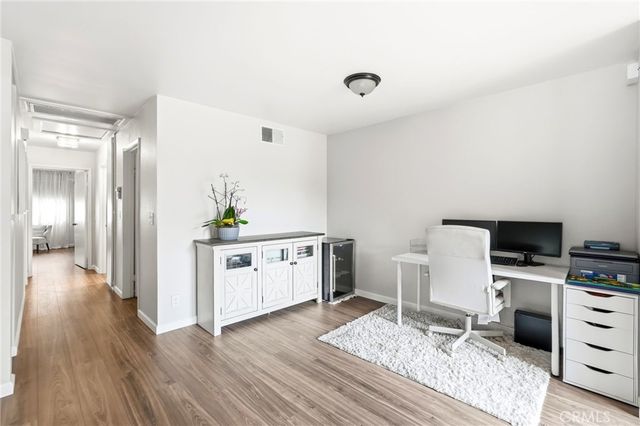 7255 Balboa 20, Lake Balboa, CA 91406