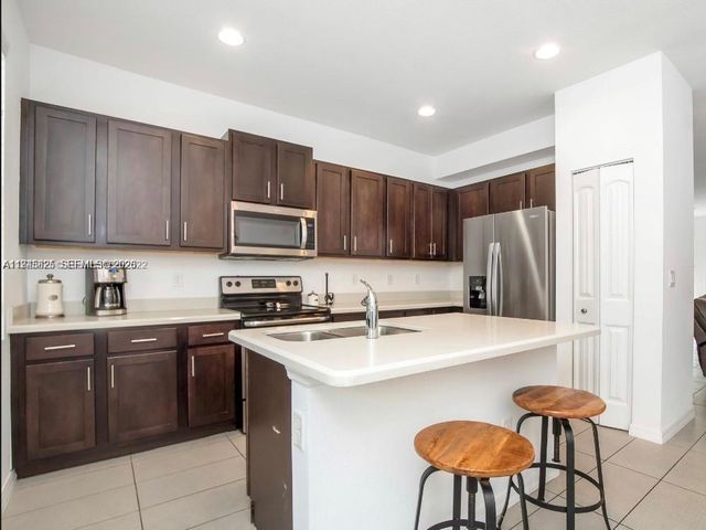 3327 NW 10th Ave, Pompano Beach, FL 33064