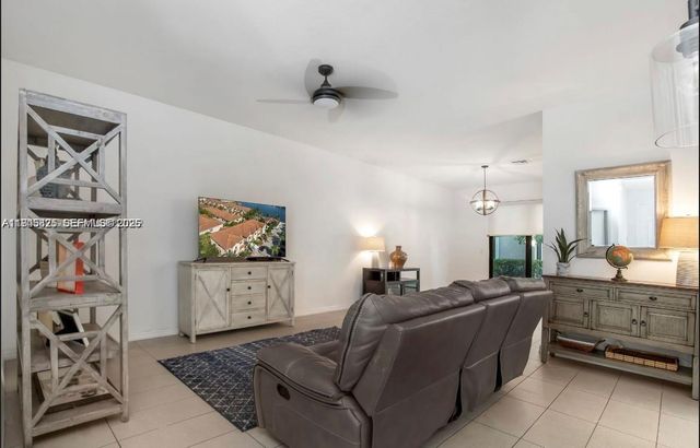 3327 NW 10th Ave, Pompano Beach, FL 33064