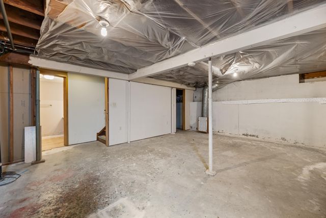 2331 S Dellrose St, Wichita, KS 67218