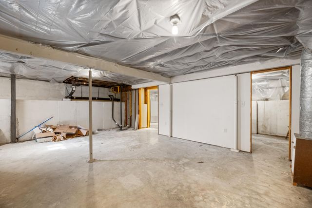 2331 S Dellrose St, Wichita, KS 67218