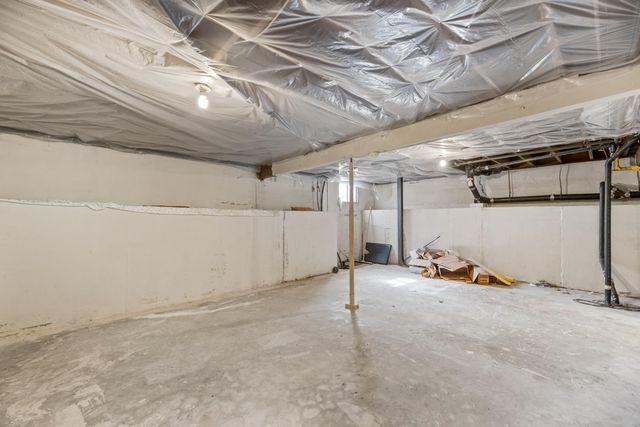 2331 S Dellrose St, Wichita, KS 67218