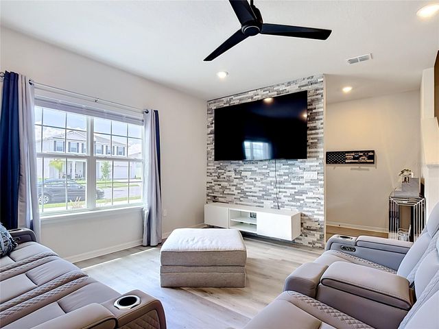 371 CROSSINGS AVENUE, St Cloud, FL 34771