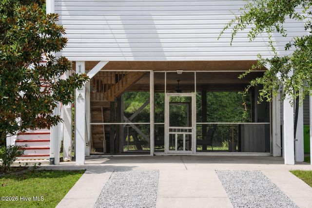112a James Avenue, Surf City, NC 28445
