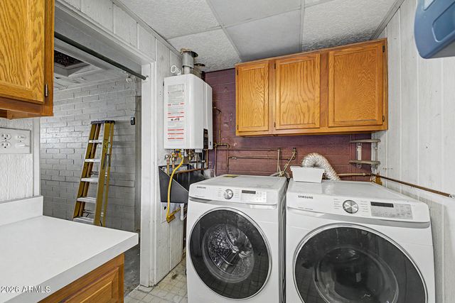 1725 W Pepper Place, Mesa, AZ 85201