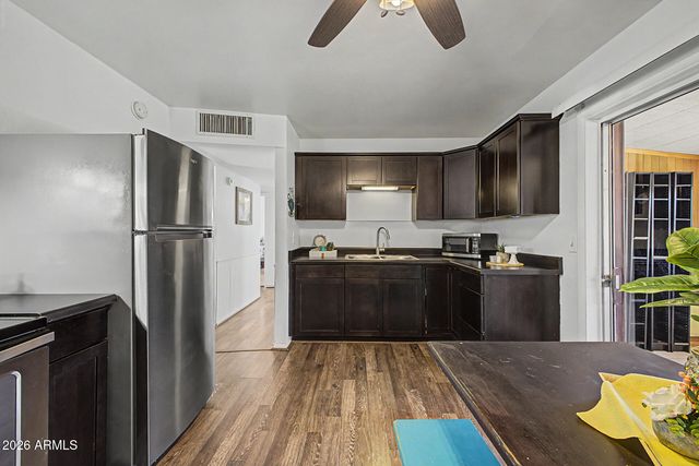 1725 W Pepper Place, Mesa, AZ 85201