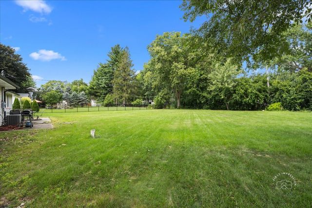 605 W Fabyan Parkway, Geneva, IL 60134