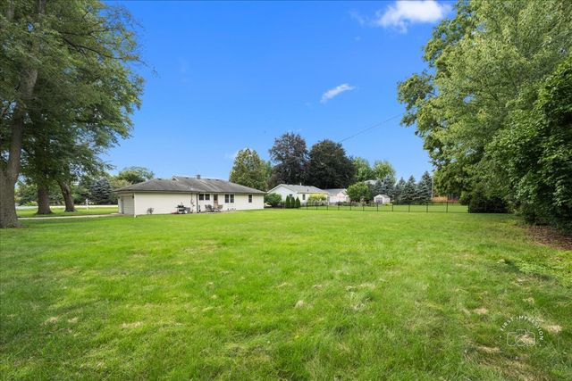 605 W Fabyan Parkway, Geneva, IL 60134