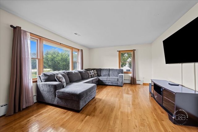 605 W Fabyan Parkway, Geneva, IL 60134