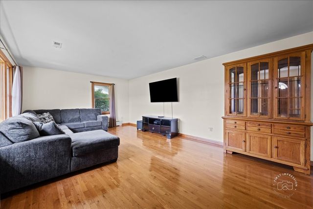 605 W Fabyan Parkway, Geneva, IL 60134