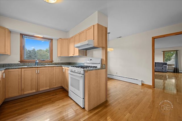 605 W Fabyan Parkway, Geneva, IL 60134