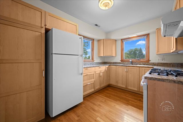 605 W Fabyan Parkway, Geneva, IL 60134