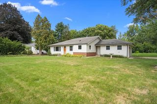 605 W Fabyan Parkway, Geneva, IL 60134