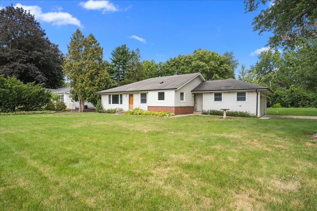 605 W Fabyan Parkway, Geneva, IL 60134