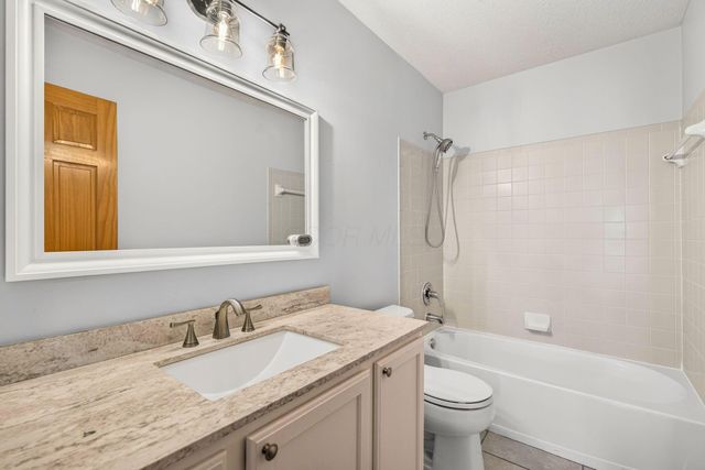 6487 Hilliard Drive, Canal Winchester, OH 43110