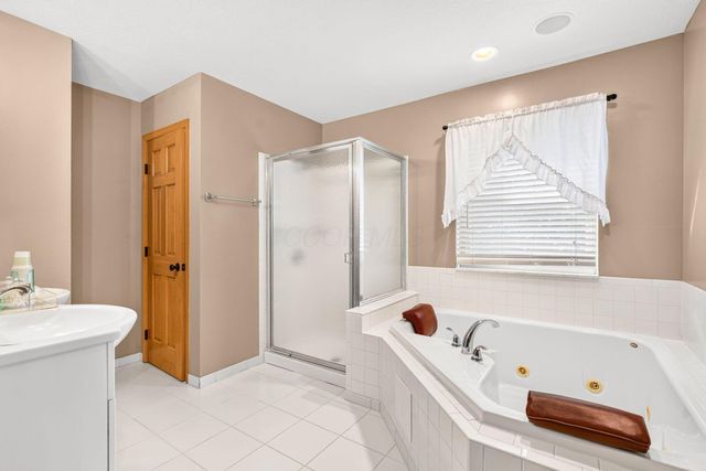 6487 Hilliard Drive, Canal Winchester, OH 43110
