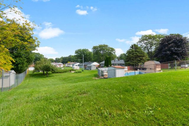 8826 S Patricia BOULEVARD, Oak Creek, WI 53154