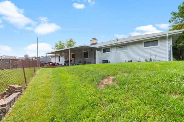 8826 S Patricia BOULEVARD, Oak Creek, WI 53154