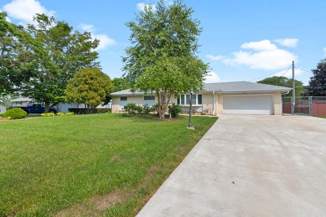 8826 S Patricia BOULEVARD, Oak Creek, WI 53154