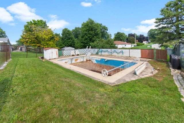 8826 S Patricia BOULEVARD, Oak Creek, WI 53154