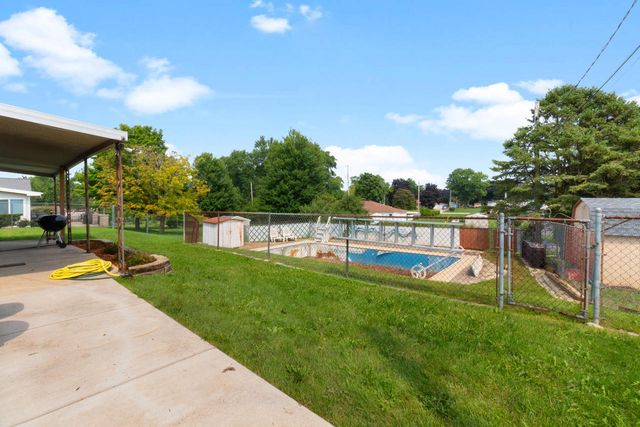 8826 S Patricia BOULEVARD, Oak Creek, WI 53154
