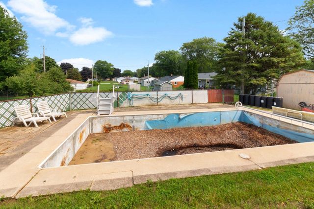 8826 S Patricia BOULEVARD, Oak Creek, WI 53154