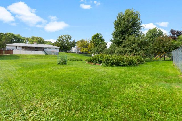 8826 S Patricia BOULEVARD, Oak Creek, WI 53154