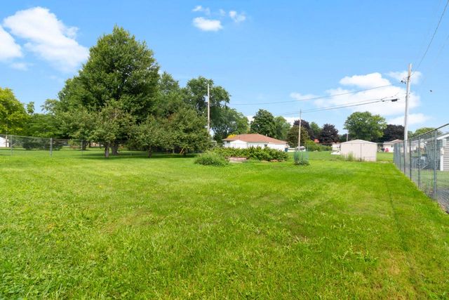 8826 S Patricia BOULEVARD, Oak Creek, WI 53154