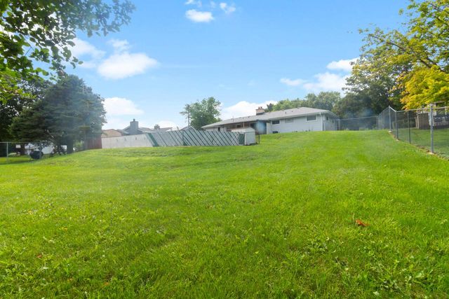 8826 S Patricia BOULEVARD, Oak Creek, WI 53154