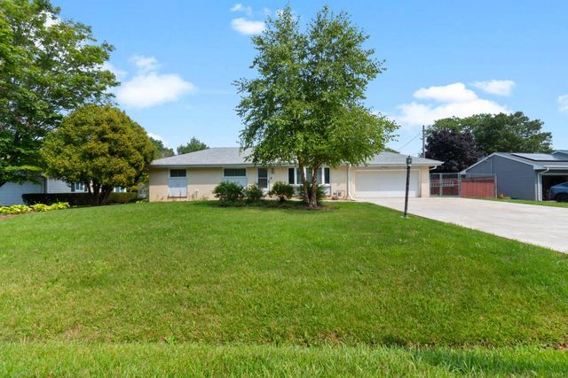 8826 S Patricia BOULEVARD, Oak Creek, WI 53154