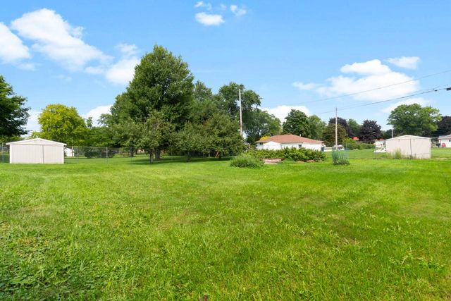 8826 S Patricia BOULEVARD, Oak Creek, WI 53154