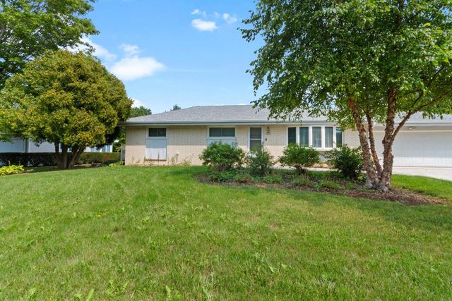8826 S Patricia BOULEVARD, Oak Creek, WI 53154