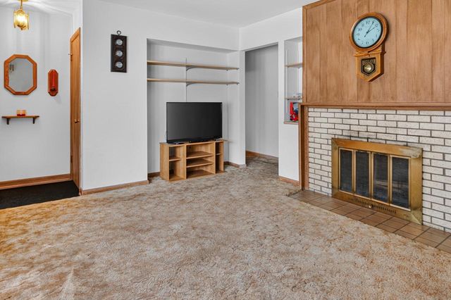 8826 S Patricia BOULEVARD, Oak Creek, WI 53154